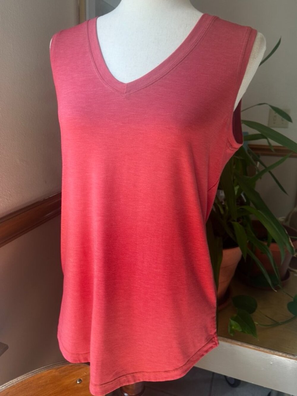 Athleta Womens V Neck Tank, Red, M